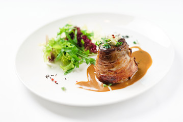 fillet mingon with salad