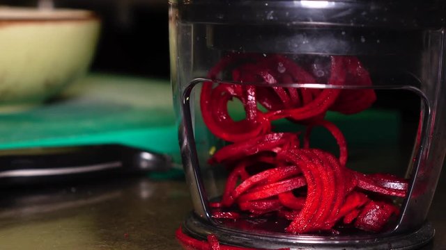 making vegetable noodle