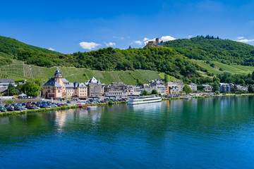 Fototapeta na wymiar The river Moselle and Bernkastel-Kues, Germany. The twin town of Bernkastel-Kues is regarded as the most popular town and center of the Middle Moselle.