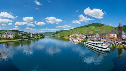 Fototapeta na wymiar The river Moselle and Bernkastel-Kues, Germany. The twin town of Bernkastel-Kues is regarded as the most popular town and center of the Middle Moselle.