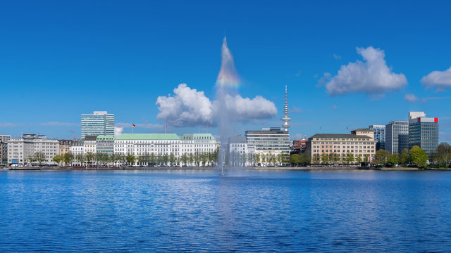Cityscape of downtown Hamburg with the lake Inner Alster (German: Binnenalster) on a sunny day.
