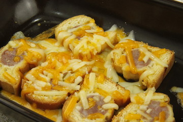 Brioches au saucisson