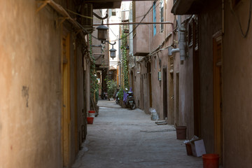 Narrow Kashgar alleyway in the old town, Kashgar, Xinjiang, China