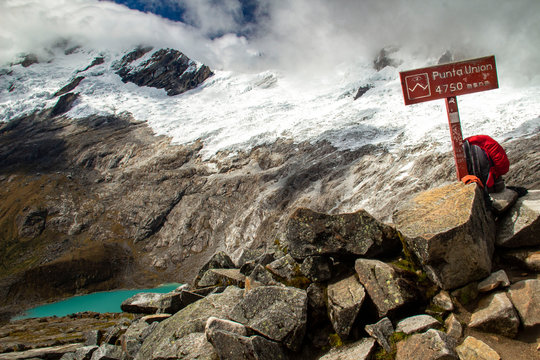 La bellissima Cordillera bianca e le sue lagune nel parco nazionale Huascaran, Huar&agrave;z, Per&ugrave;