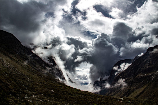 La bellissima Cordillera bianca e le sue lagune nel parco nazionale Huascaran, Huar&agrave;z, Per&ugrave;