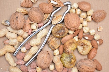 frutta secca varia con mandorle noci nocciole fichi secchi snack cibo