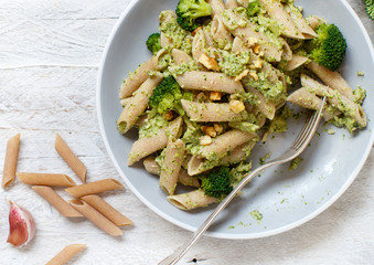 Wholegrain Pasta with broccoli and walnuts cream