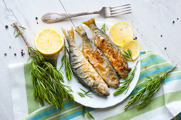 Fried fish with lemon rosemary and pepper.
