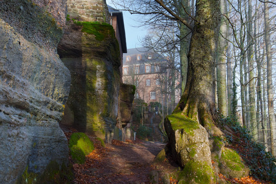 Felsen am Kloster Mont Saint Odile in den Vogesen