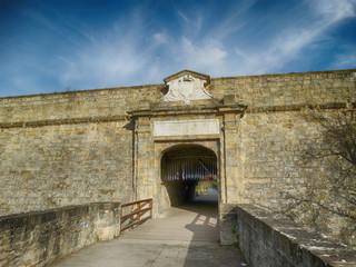 Fototapeta na wymiar Main Medieval gate, wall and bridge in Pamplona Spain called 