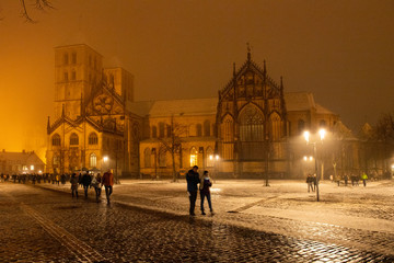 Obraz premium Nächtlicher Domplatz, Paulusdom, Münster, Westfalen, Deutschland