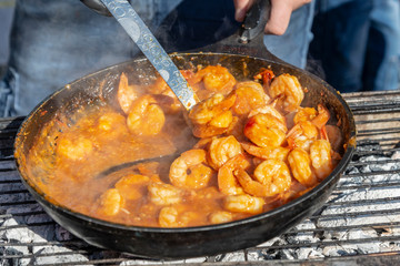 Preparing shrimps on a curry sauce