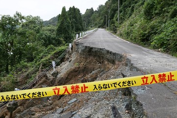 土砂崩れ現場の立入禁止