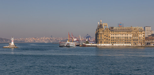 Fototapeta premium stanbul, Turkey - on the asian side of the Bosforus, Kadikoy is one of the most lively district of Istanbul. Here in particular the historical Haydarpasa station