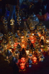 Orientalne lampy na targu w maroko