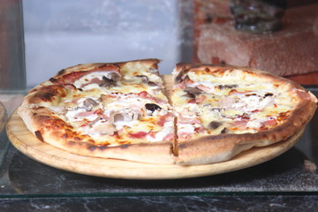 Bistro Italian with pizza, pasta, cafe