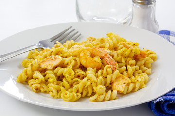 pâtes au saumon et crevettes