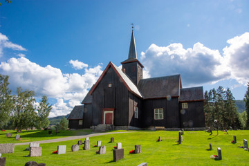 Fototapeta na wymiar Nordsinni Kirche in Dokka, Norwegen / Skandinavien