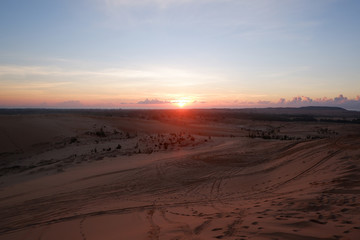 Fototapeta na wymiar beautiful sunrise, sunset in desert, white sand dune