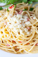 Nahaufnahme von Spaghetti Carbonara auf einem Teller