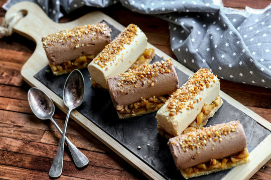 mini b&ucirc;ches glac&eacute;es sur ardoise