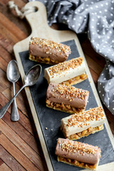 mini bûches glacées sur ardoise