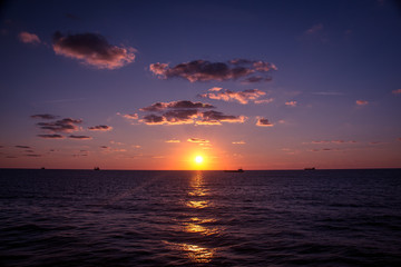 Fototapeta na wymiar sunrise in the sea