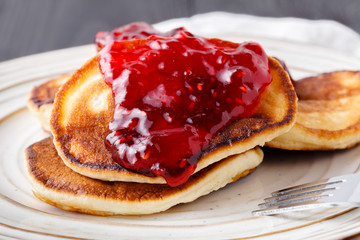 Pancakes whit jam and walnut