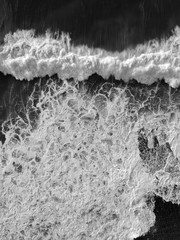 Fototapety  Widok z lotu ptaka ogromnej fali oceanicznej. Zdjęcie z drona