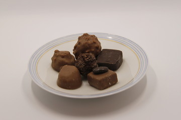 Chocolats sur une assiette