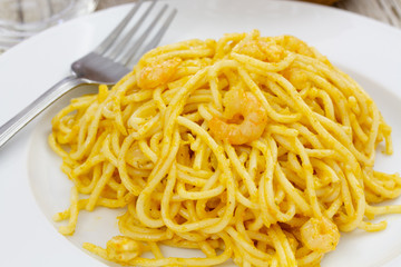 pâtes au saumon et crevettes