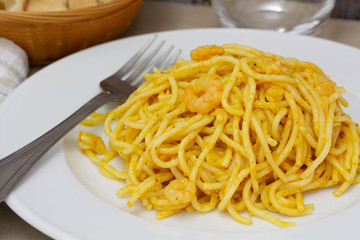 pâtes au saumon et crevettes