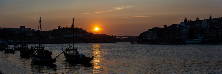 Naklejka premium Zachód słońca w Porto