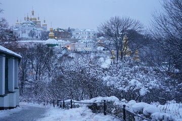 Fototapeta na wymiar Winter view of the snow-covered Pechersk Lavra