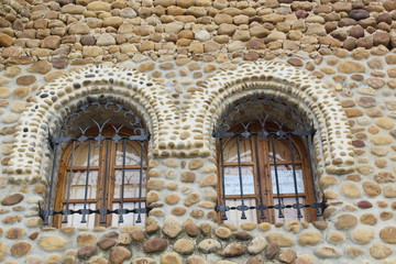 Fototapeta na wymiar ventanas del castillo las cuevas, cebollero, burgos, españa