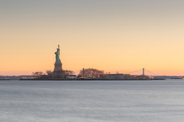 Naklejka premium View on Statue of liberty From hudson river at sunset 