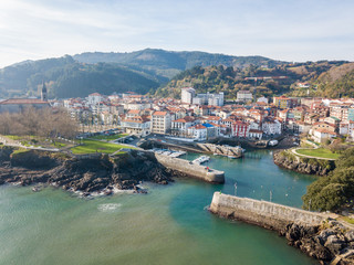 Fototapeta na wymiar mundaka fishing town at basque country, Spain
