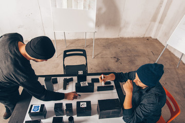 Mafia boys plannin to robbery bank