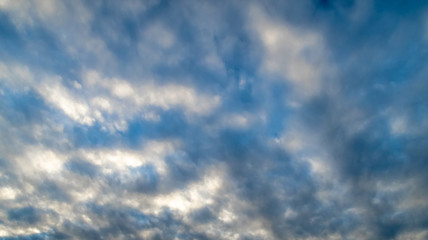 Obraz premium blue early sunset sky with stormy clouds