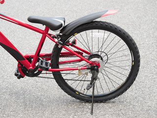 自転車の後輪とスタンド