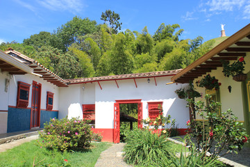Fototapeta na wymiar Acceso al Jardín Botánico Los Balsos. Jericó, Antioquia, Colombia