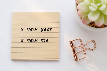 New year new me, new year positive quotation on note paper background, new year greeting card banner