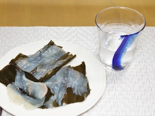 ヒラメの昆布締めと冷酒