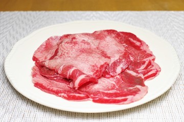 焼肉用の牛タン薄切り