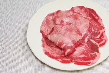 焼肉用の牛タン薄切り