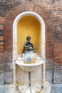 Fountain Tortoise in wall Contrade Tartuca in Siena. Italy