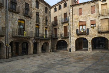 Fototapeta na wymiar A square in the center of Besalu, Catalonia