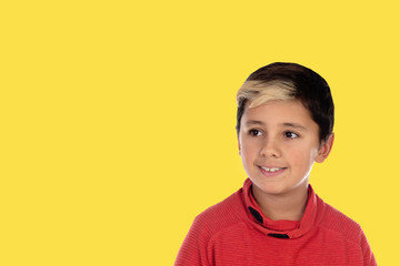 Photo little boy chid with a yellow background