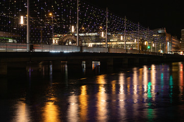Fototapeta na wymiar Seebrücke in Weihnachtsbeleuchtung, Luzern, Schweiz