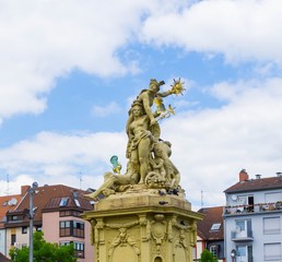 Fototapeta na wymiar Marktplatzbrunnen Mannheim